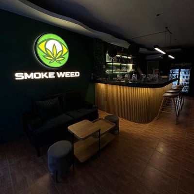 Smoke Weed Ganjashop and Bar