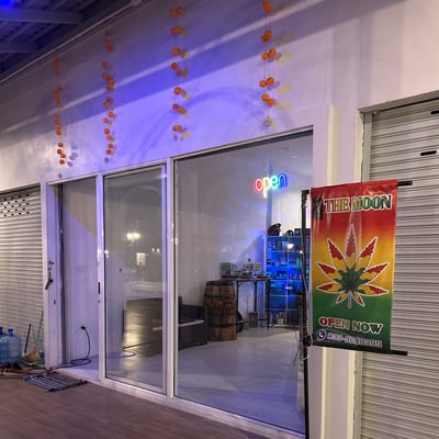 To the Moon Koh Chang Weed smoke shop product image