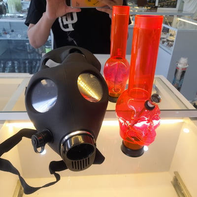 Gas mask & acrylic pipe set neon pink