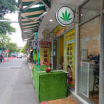 Pop Pop Dispensary || マリファナ店 || Weed Shop || 大麻ショップ || Marijuana 大麻 || ディスペンサリー ショップ|| [Latkrabang // Airport branch]