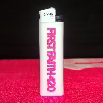 Lighter 🤍🩷