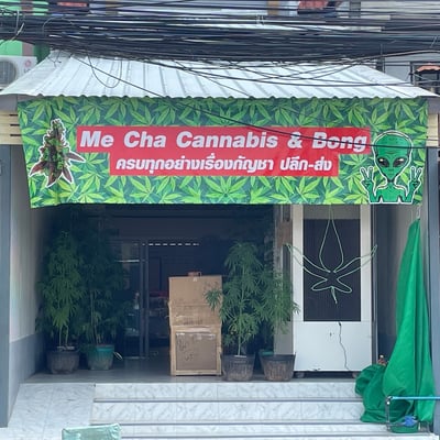 Mee Cha Cannabis&Bong