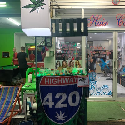 G leaf cannabis 420
